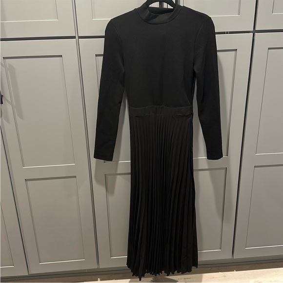BNWT Zara LONG SLEEVE Knit Pleated Dress - Picture 1 of 3